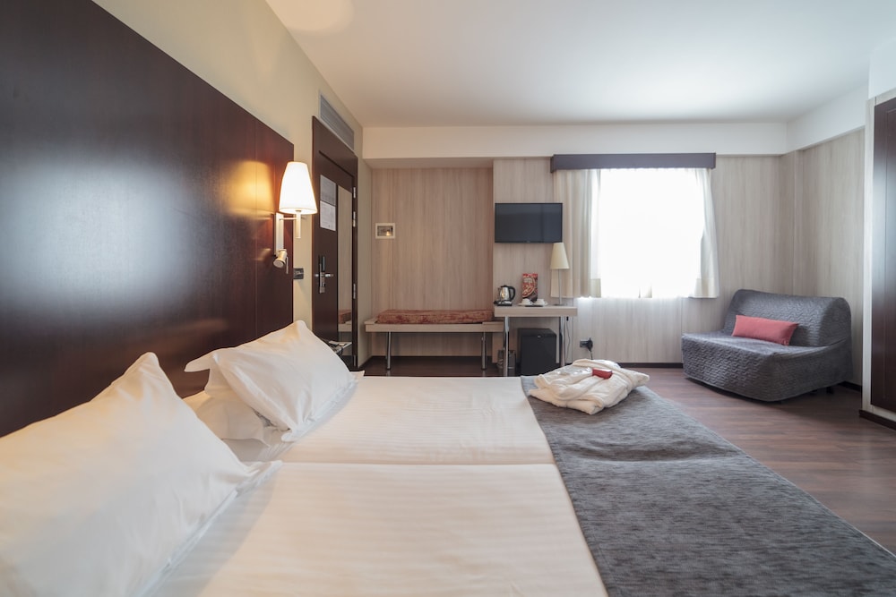 Habitación triple del hotel Salymar