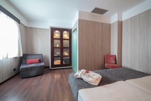 Habitación Triple del hotel Salymar. Foto 5