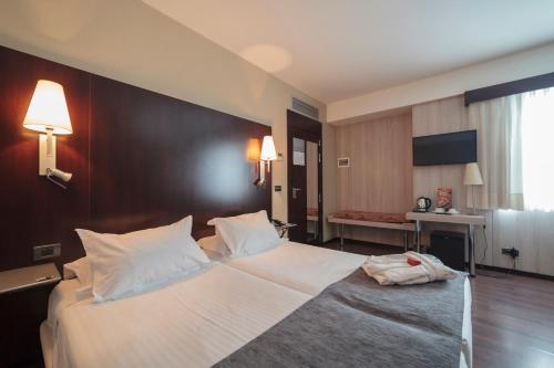 Habitación Triple del hotel Salymar. Foto 7