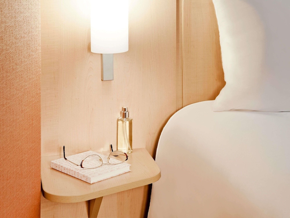 Habitacion Standard con 1 cama doble del hotel Ibis Gyor. Foto 3