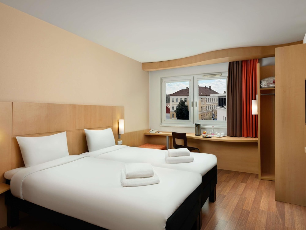Habitación Standard con 2 camas individuales del hotel Ibis Gyor. Foto 4