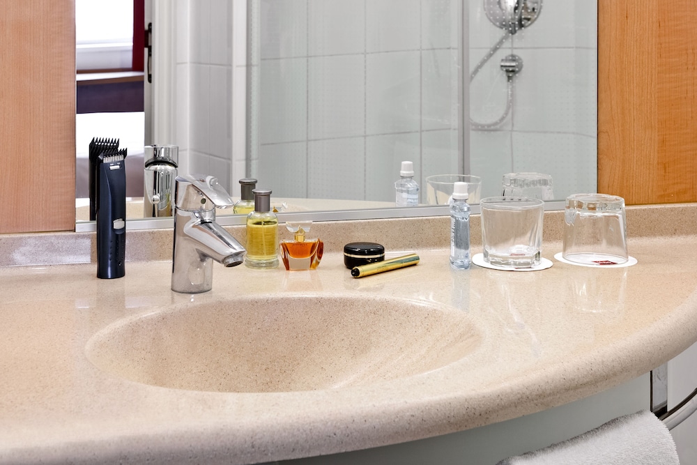 Habitación Standard con 2 camas individuales del hotel Ibis Gyor. Foto 8