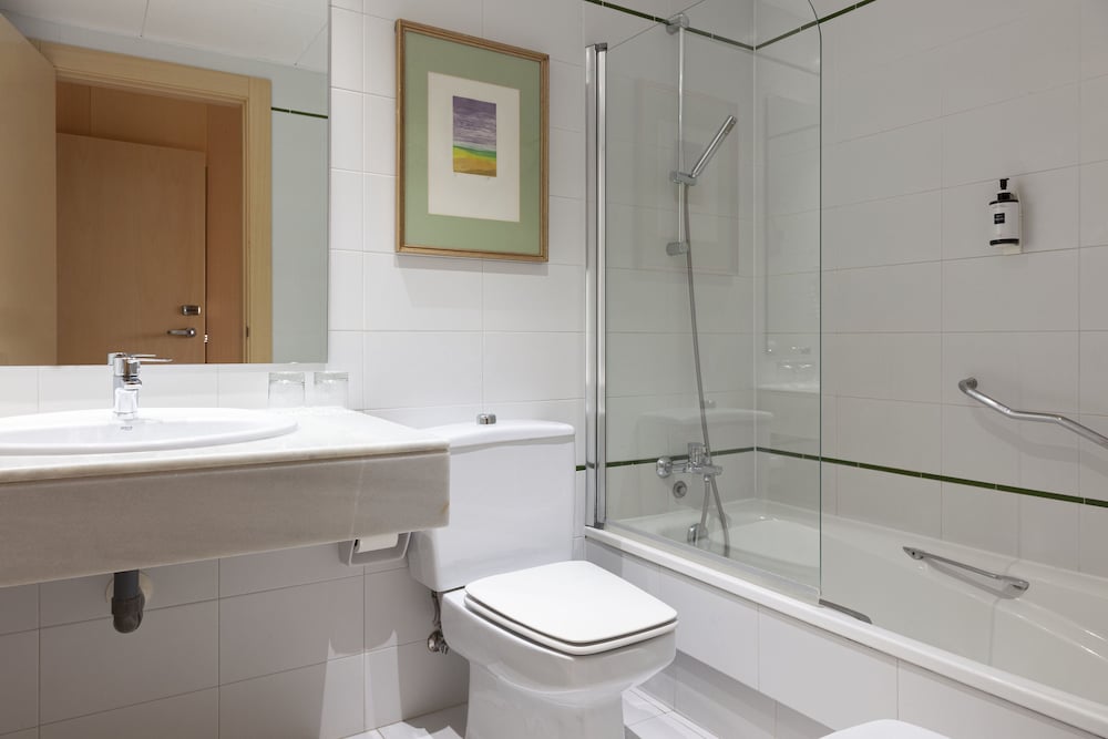 Habitación doble con cama supletoria para adultos del hotel Macia Doñana. Foto 8