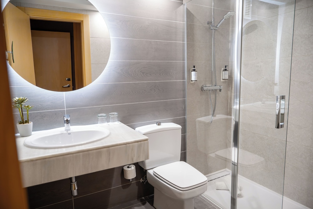 Habitación doble con cama supletoria para adultos del hotel Macia Doñana. Foto 10