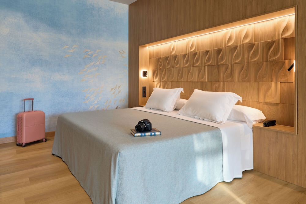Junior Suite con Jacuzzi y Terraza con vista Piscina del hotel Macia Doñana. Foto 6