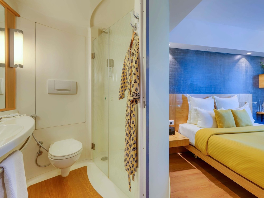 Habitación Premier con Cama Queen con beneficios extra del hotel Ibis Bengaluru Outer Ring Road. Foto 5