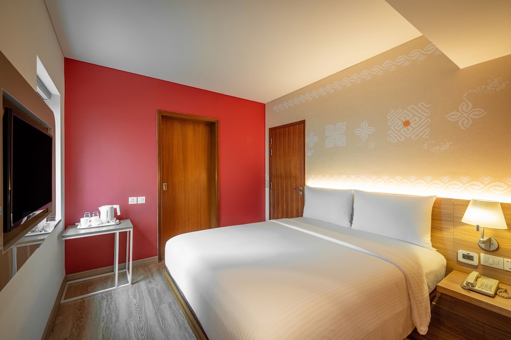 Habitación Estándar con cama Queen del hotel Ibis Mumbai Airport. Foto 1