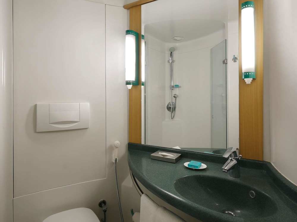 Habitación Estándar con 1 Cama Queen del hotel Ibis Pune Viman Nagar. Foto 3