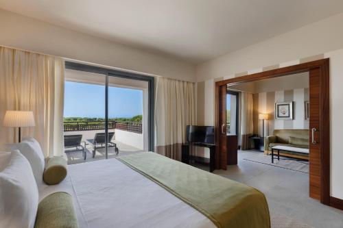 Suite Junior con acceso gratuito al spa del hotel Precise Resort El Rompido THE HOTEL. Foto 3