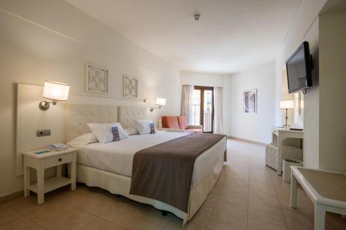Habitación Familiar Superior con vistas al mar del hotel Vila Gale Isla Canela