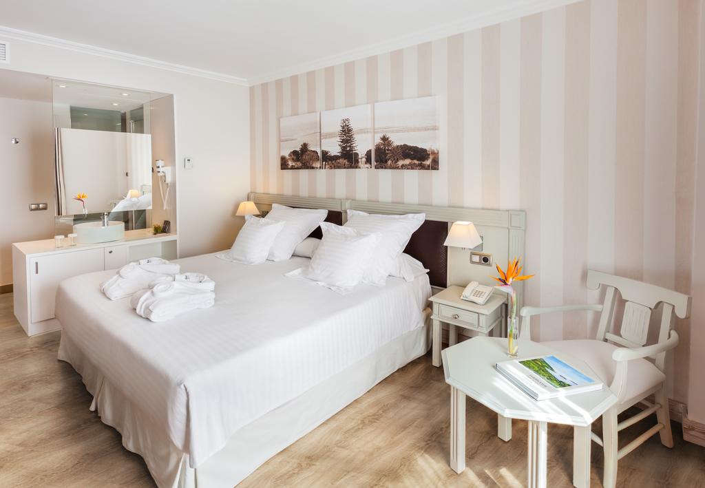 Habitación doble Lujo Balcón o Terraza del hotel Barceló Isla Canela