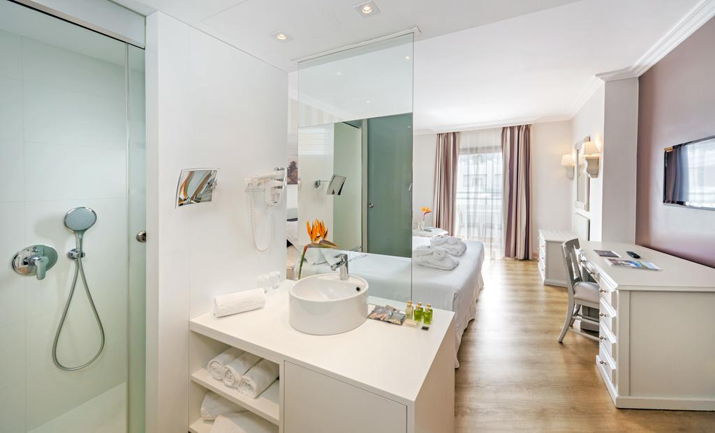 Habitación doble Lujo Balcón o Terraza del hotel Barceló Isla Canela. Foto 1