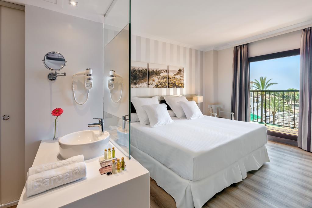 Habitación doble Lujo Vista Parcial Mar Balcón o Terraza del hotel Barceló Isla Canela