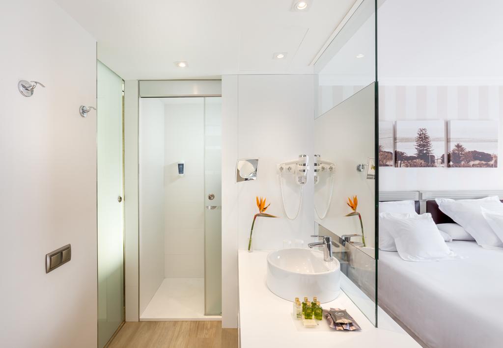 Habitación doble Lujo Vista Parcial Mar Balcón o Terraza del hotel Barceló Isla Canela. Foto 1