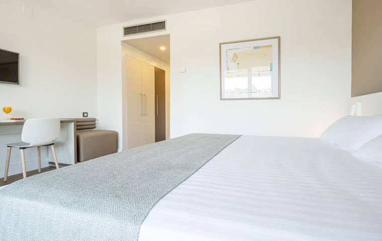 Habitación doble del hotel Ilunion Islantilla. Foto 1