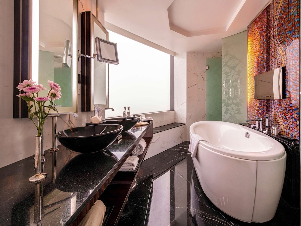 Habitación de Lujo, 1 cama king size del hotel Sofitel Mumbai Bkc. Foto 9