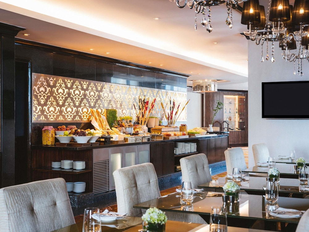 Habitación King Club Millesime, DESAYUNO, MERIENDA DE LA TARDE Y HORAS DE CÓCTEL, SALA DE REUNIONES POR 1 HORA del hotel Sofitel Mumbai Bkc. Foto 15