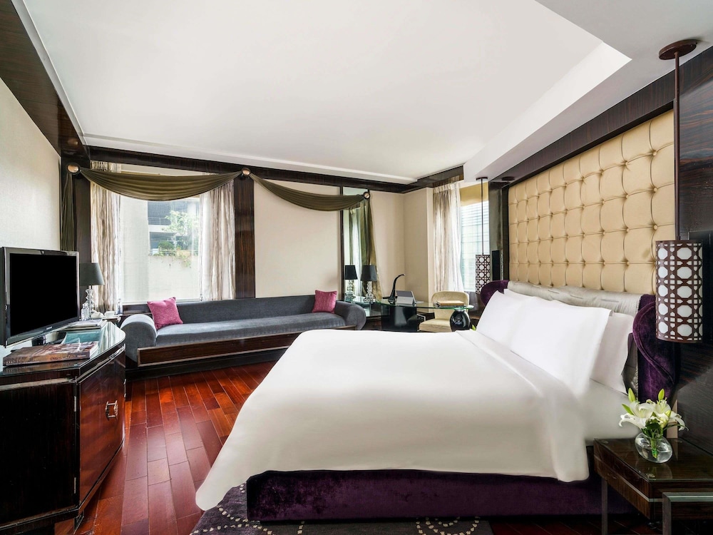 SUITE JUNIOR KING, DESAYUNO, MERIENDA, HORAS DE CÓCTEL, SALA DE REUNIONES POR 1 HORA, TRANSFER AL AEROPUERTO del hotel Sofitel Mumbai Bkc