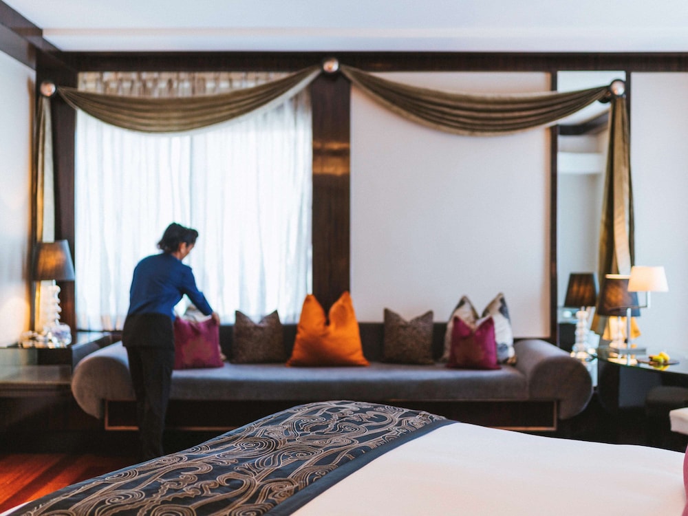SUITE JUNIOR KING, DESAYUNO, MERIENDA, HORAS DE CÓCTEL, SALA DE REUNIONES POR 1 HORA, TRANSFER AL AEROPUERTO del hotel Sofitel Mumbai Bkc. Foto 1