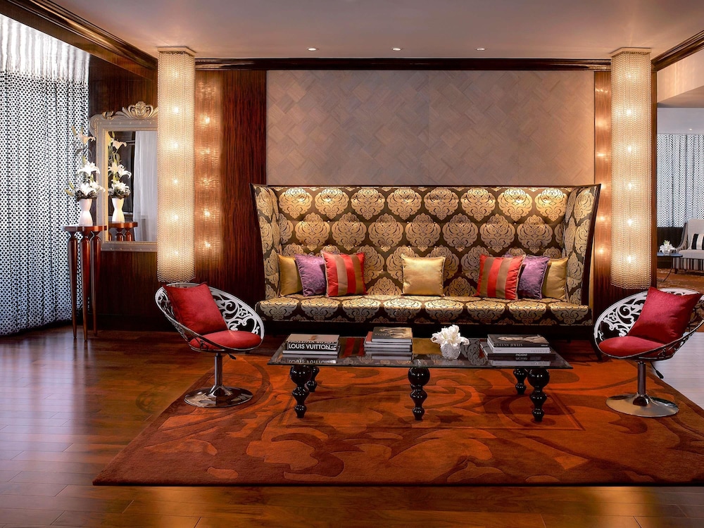 SUITE JUNIOR KING, DESAYUNO, MERIENDA, HORAS DE CÓCTEL, SALA DE REUNIONES POR 1 HORA, TRANSFER AL AEROPUERTO del hotel Sofitel Mumbai Bkc. Foto 4