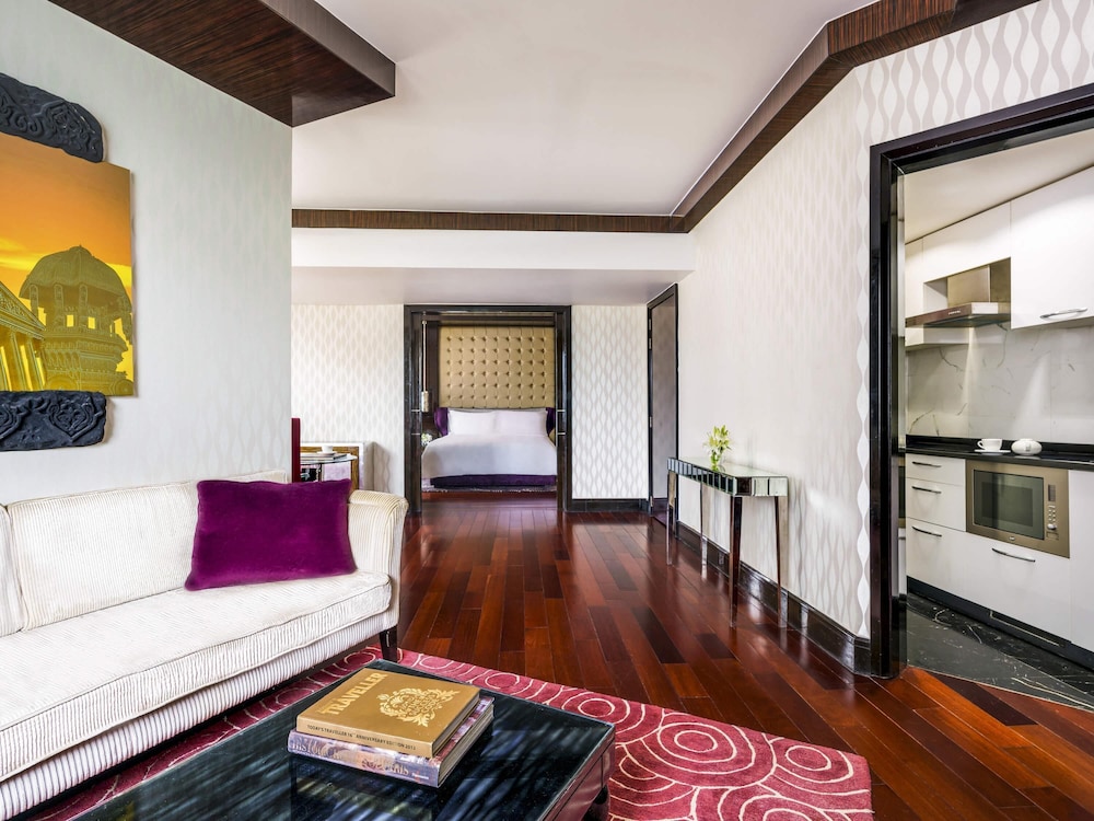 SUITE PRESTIGE KING, DESAYUNO, MERIENDA, HORAS DE CÓCTEL, SALA DE REUNIONES POR 1 HORA, TRANSFER AL AEROPUERTO del hotel Sofitel Mumbai Bkc. Foto 8