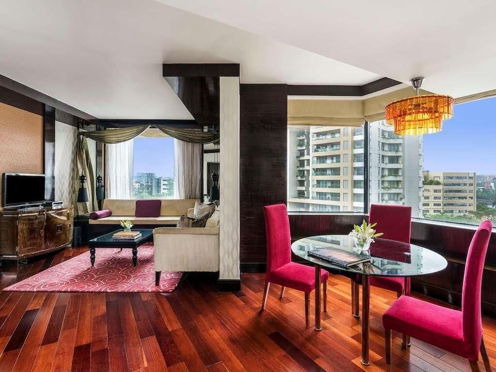 SUITE PRESTIGE KING, DESAYUNO, MERIENDA, HORAS DE CÓCTEL, SALA DE REUNIONES POR 1 HORA, TRANSFER AL AEROPUERTO del hotel Sofitel Mumbai Bkc. Foto 9