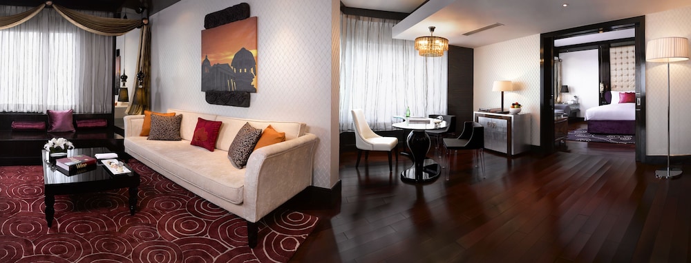SUITE PRESTIGE KING, DESAYUNO, MERIENDA, HORAS DE CÓCTEL, SALA DE REUNIONES POR 1 HORA, TRANSFER AL AEROPUERTO del hotel Sofitel Mumbai Bkc. Foto 10