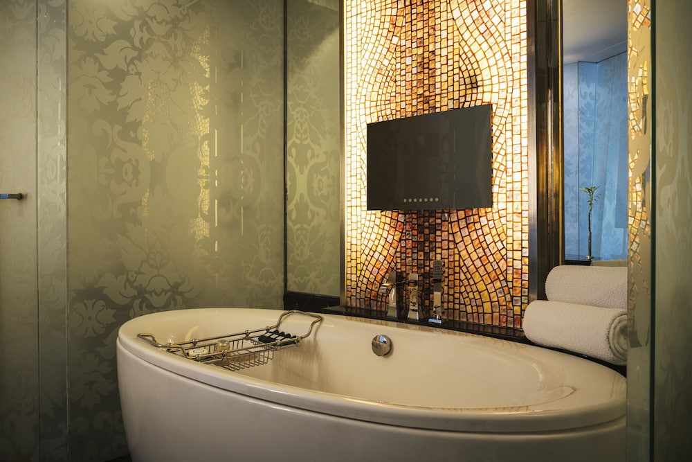 SUITE PRESTIGE KING, DESAYUNO, MERIENDA, HORAS DE CÓCTEL, SALA DE REUNIONES POR 1 HORA, TRANSFER AL AEROPUERTO del hotel Sofitel Mumbai Bkc. Foto 11