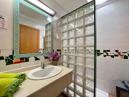 Apartamento con vistas a la piscina del hotel Leticia del Mar. Foto 8