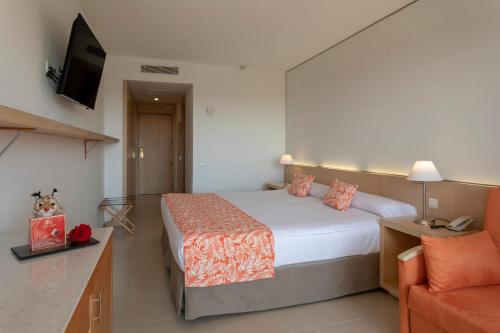 Habitación doble Sofá Cama incluido 2 Camas individuales del hotel Gran Hotel del Coto. Foto 1