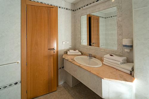 Habitación Doble con terraza del hotel Carabela Santa María. Foto 4