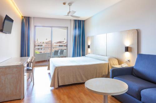 Habitación doble Balcón o Terraza Vista jardín o piscina del hotel AGH Canet