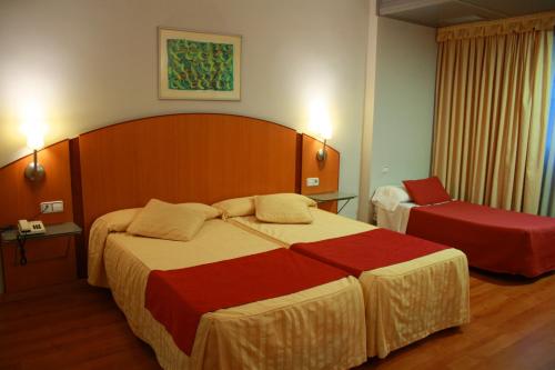 Habitación Triple del hotel Reconquista. Foto 7