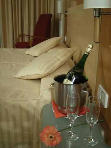 Paquete romántico - Habitación Doble Deluxe - 1 o 2 camas del hotel Reconquista. Foto 3