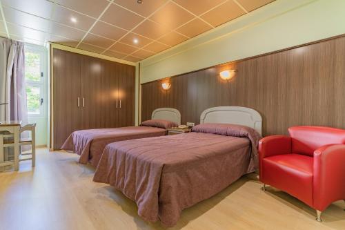 Habitación Triple del hotel Monreal. Foto 3