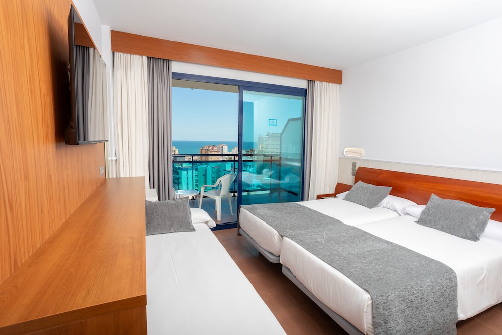 Habitación doble, vistas al mar del hotel Cibeles Playa. Foto 1