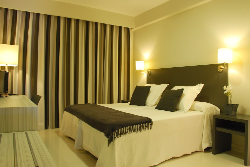 Habitación individual del hotel Los Robles. Foto 1