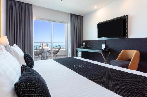 Habitación Doble Deluxe con vistas al mar del hotel VS Gandía Palace. Foto 3