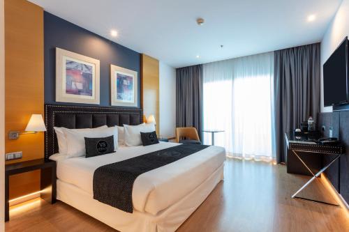 Habitación Doble Deluxe con vistas al mar del hotel VS Gandía Palace. Foto 4
