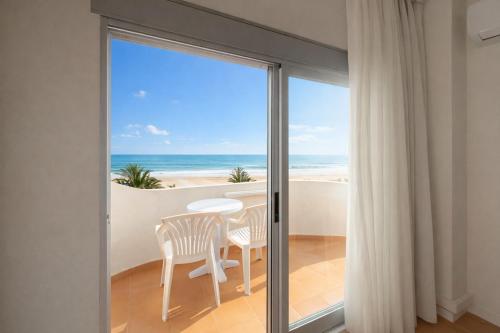 Habitación Doble con terraza y vistas al mar - 1 o 2 camas del hotel RH Riviera. Foto 1
