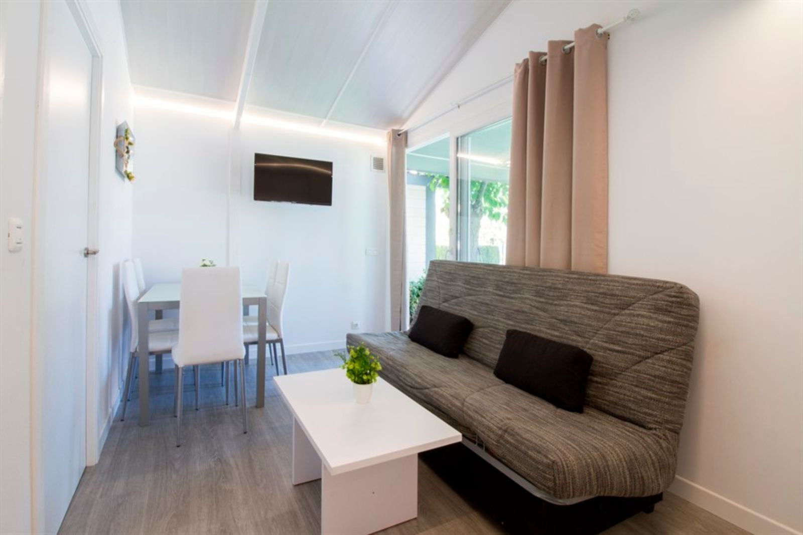 Bungalow Villa del hotel Alannia Guardamar Resort. Foto 5