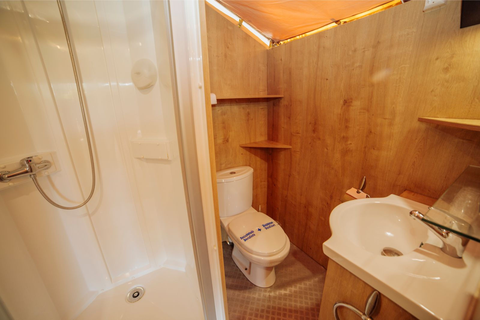 Tienda Nassau del hotel Alannia Guardamar Resort. Foto 1