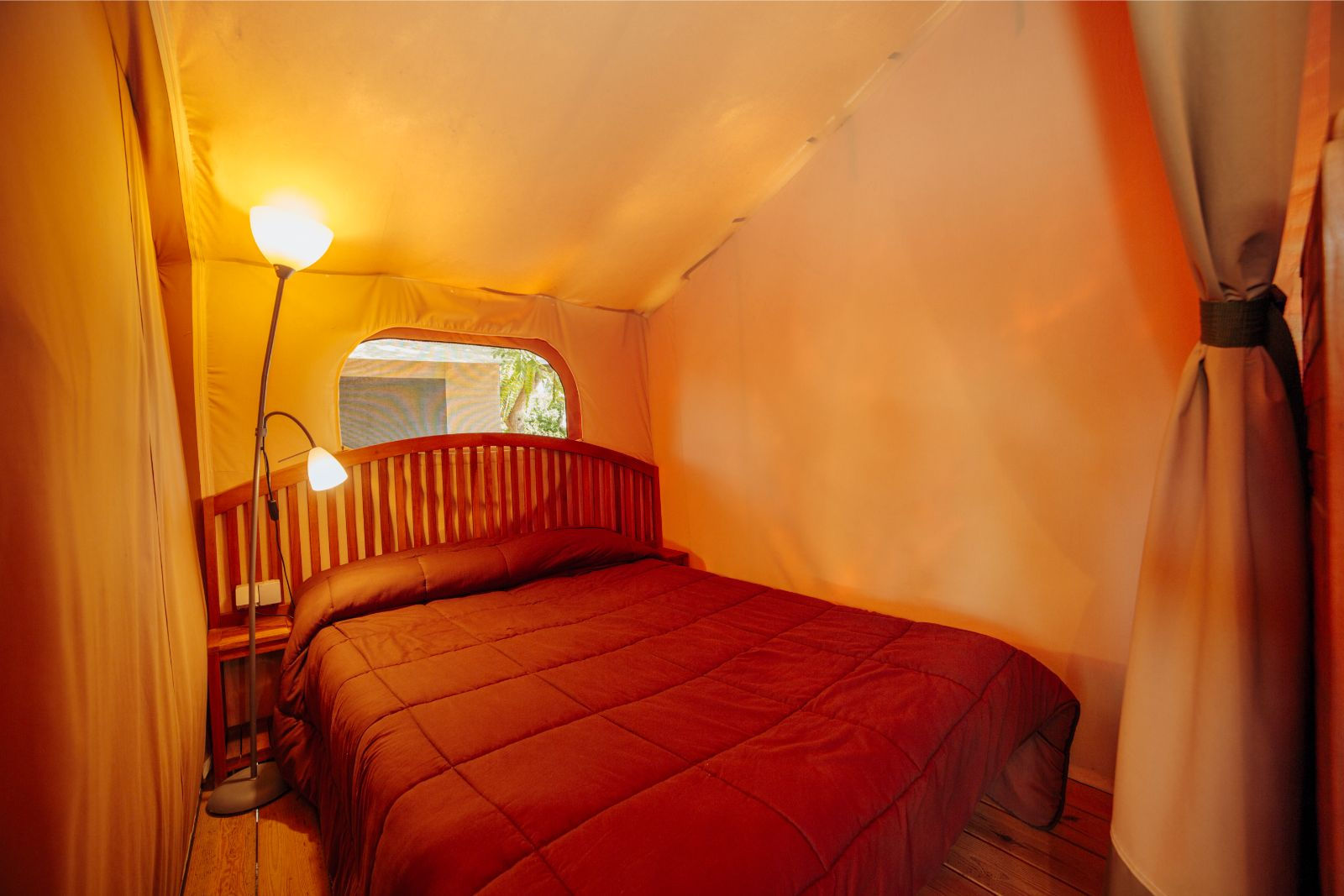 Tienda Nassau del hotel Alannia Guardamar Resort. Foto 2