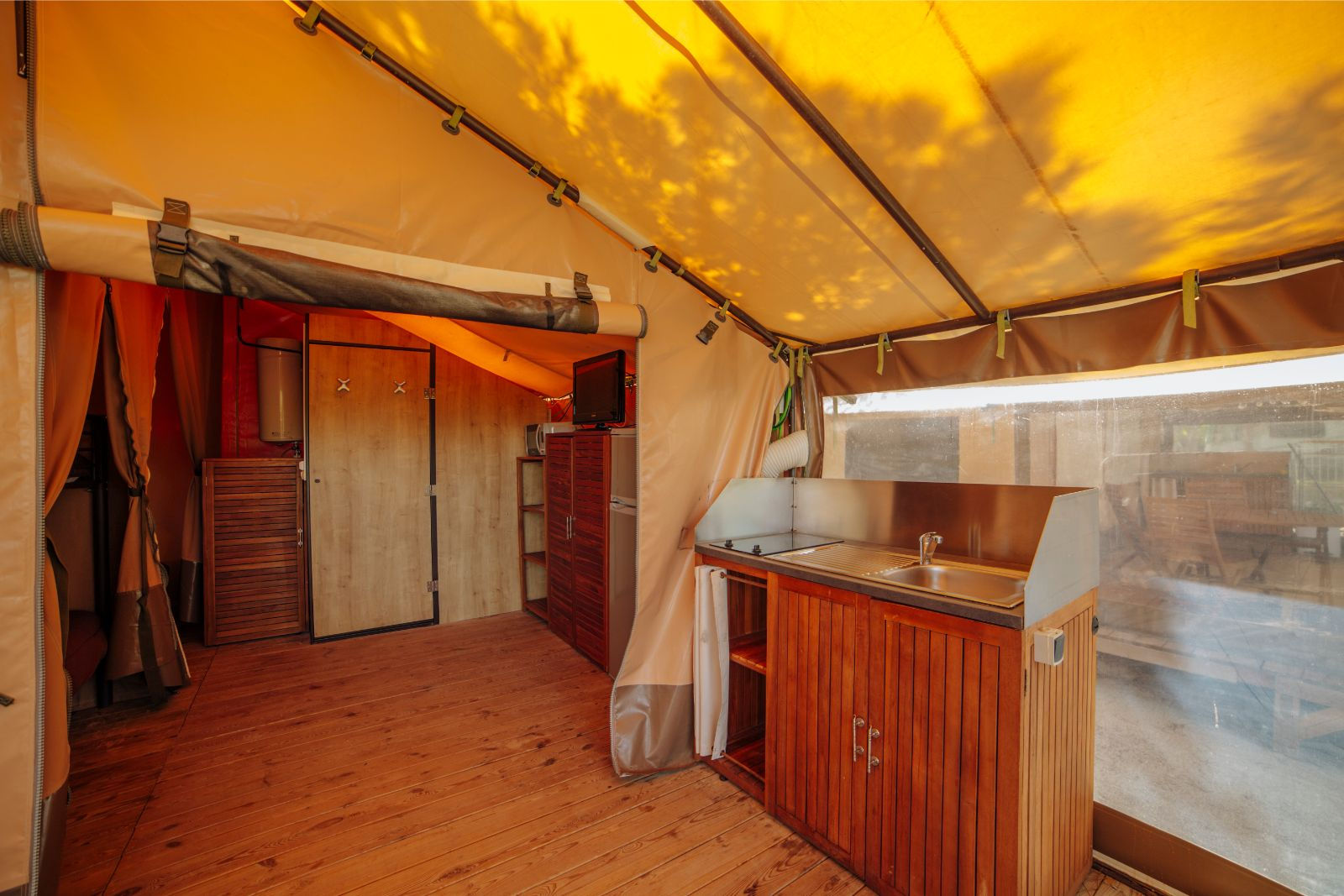 Tienda Nassau del hotel Alannia Guardamar Resort. Foto 4