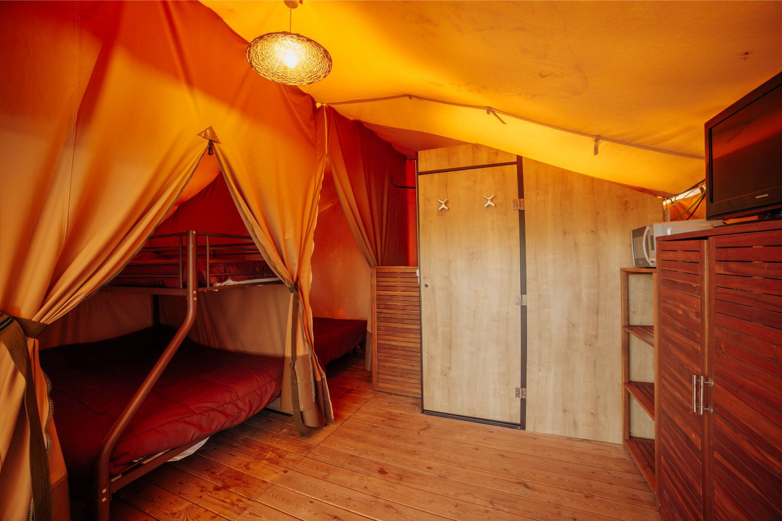 Tienda Nassau del hotel Alannia Guardamar Resort. Foto 5