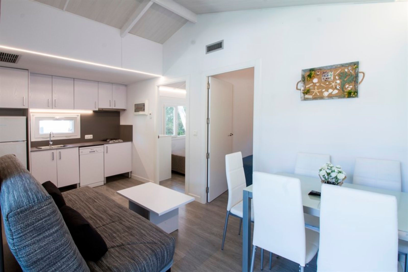 Bungalow Creta Confort Plus del hotel Alannia Guardamar Resort. Foto 5