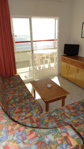 Apartamento de 1 dormitorio con vistas al mar del hotel Beni-beach. Foto 2