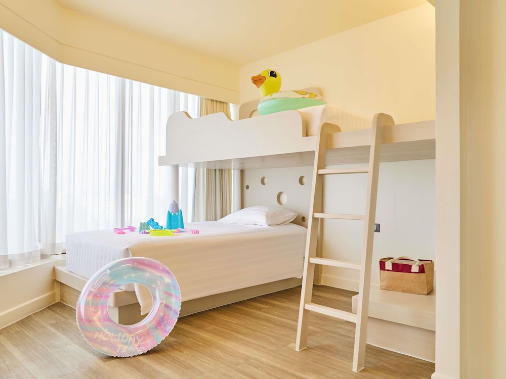 Habitación familiar (1 King size bed and 1 Bunk bed) del hotel Pullman Pattaya G. Foto 5