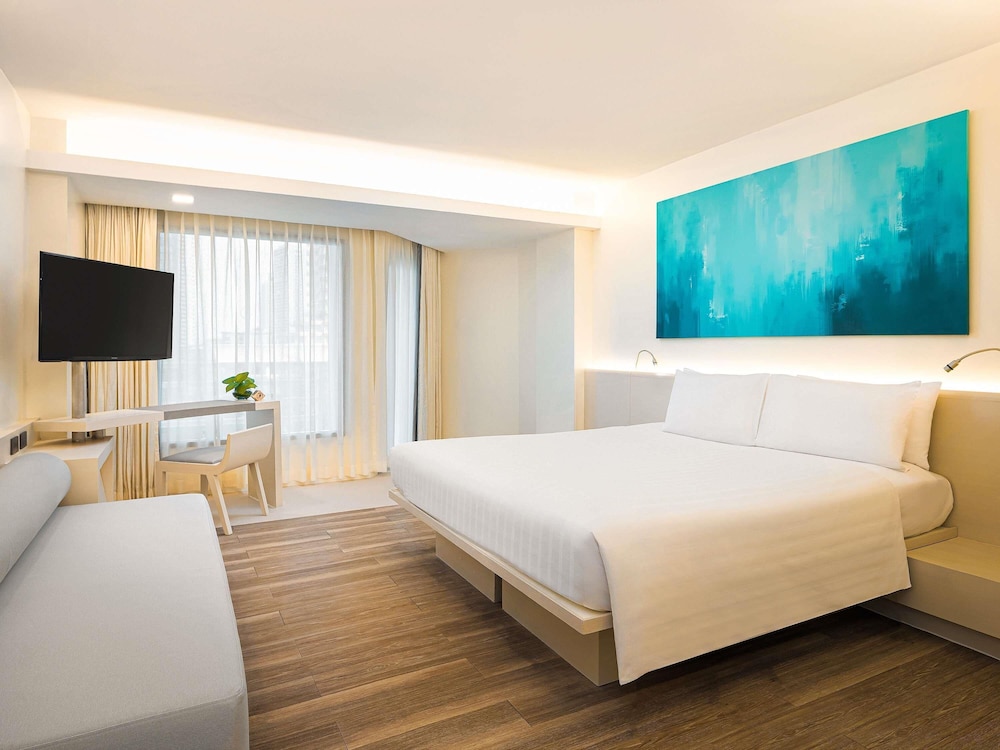 Habitación Deluxe, 1 cama de matrimonio grande del hotel Pullman Pattaya G. Foto 4