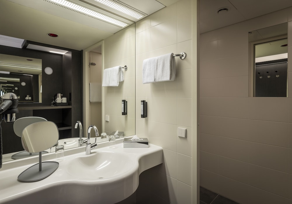 Habitación Confort del hotel Arcotel Onyx Hamburg. Foto 4